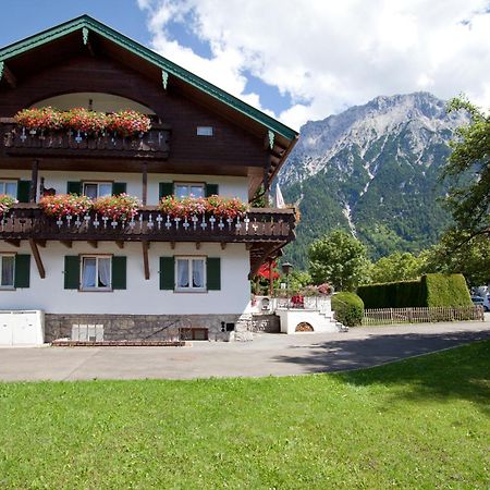 Gaestehaus Sonnenheim Mittenwald Exterior foto