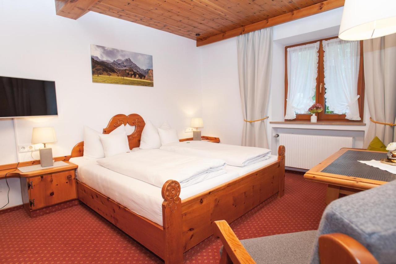 Gaestehaus Sonnenheim Mittenwald Exterior foto